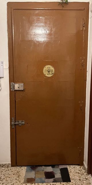 Puerta de entrada de madera mirilla,cerrojo llaves