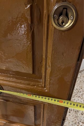 Puerta de entrada de madera mirilla,cerrojo llaves