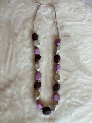 Collar piedras doradas y moradas