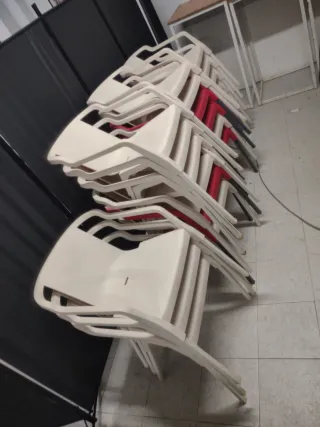16 sillas nuevas, muy comodas