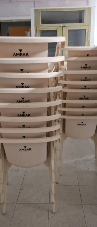 16 sillas nuevas, muy comodas