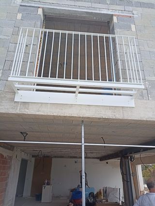 Escaleras, puertas, cancelas, balcones..
