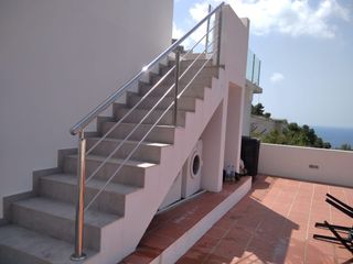 Mesas, cancelas, rejas barandillas