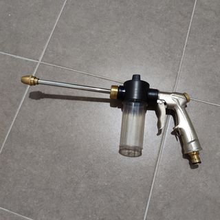 Pistola agua con tanque de jabón