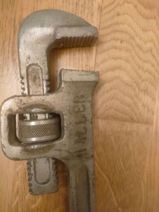 ANTIGUA LLAVE GRIFA IRIMO 18