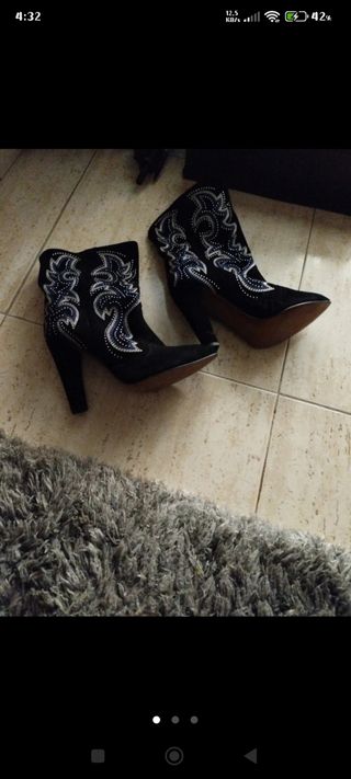 Botas piel Zara bordadas 