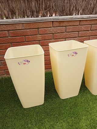 Lote 4 macetas color crema.