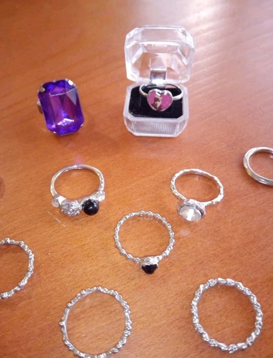 Lote bisutería anillos pendientes