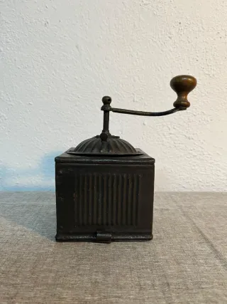 Molinillo de café antiguo art deco