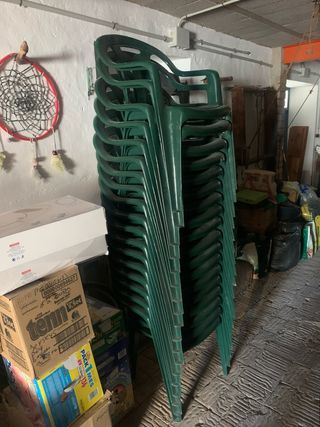 Sillas de plástico verdes. Green Plastic chair