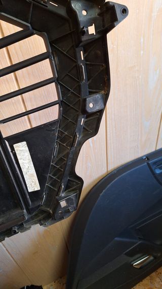 PARRILLA DE RADIADOR AUDI Q3 REF 83A853651A