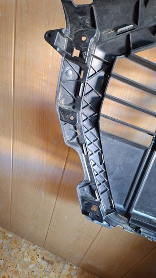 PARRILLA DE RADIADOR AUDI Q3 REF 83A853651A