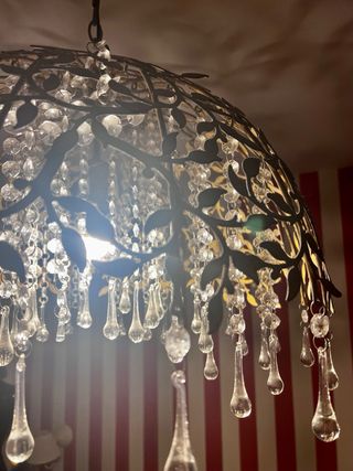 Lámpara de hierro troquelada con cristales