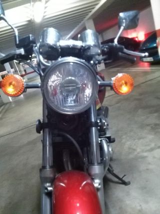 Moto CB 750. Clasica en buen estado