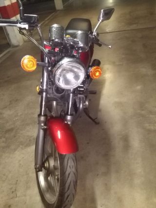 Moto CB 750. Clasica en buen estado