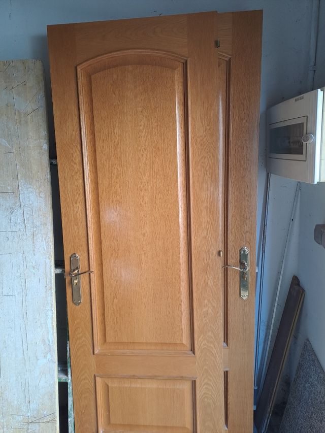 Puertas roble macizas.