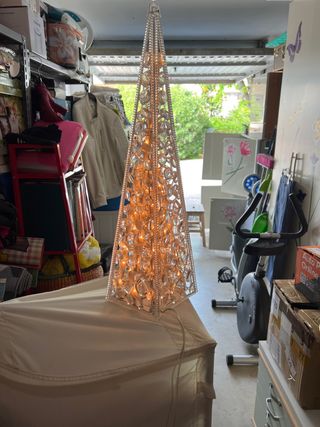 lampada in plastica dura con forma piramidale