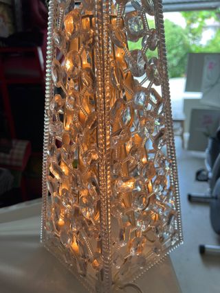 lampada in plastica dura con forma piramidale