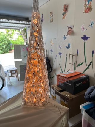 lampada in plastica dura con forma piramidale