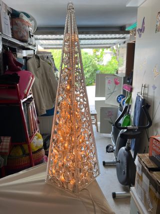 lampada in plastica dura con forma piramidale