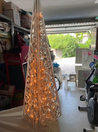 lampada in plastica dura con forma piramidale