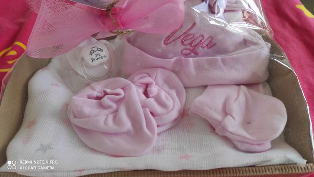 Cesta recién nacida nombre VEGA.