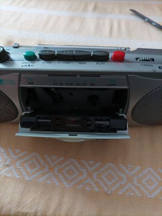 Mini stereo portatile con batteria e man