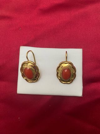 Pendientes de oro y coral