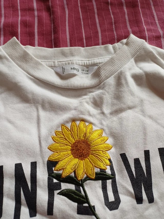 Sudaderas de niña de de varios colores cada una 4€