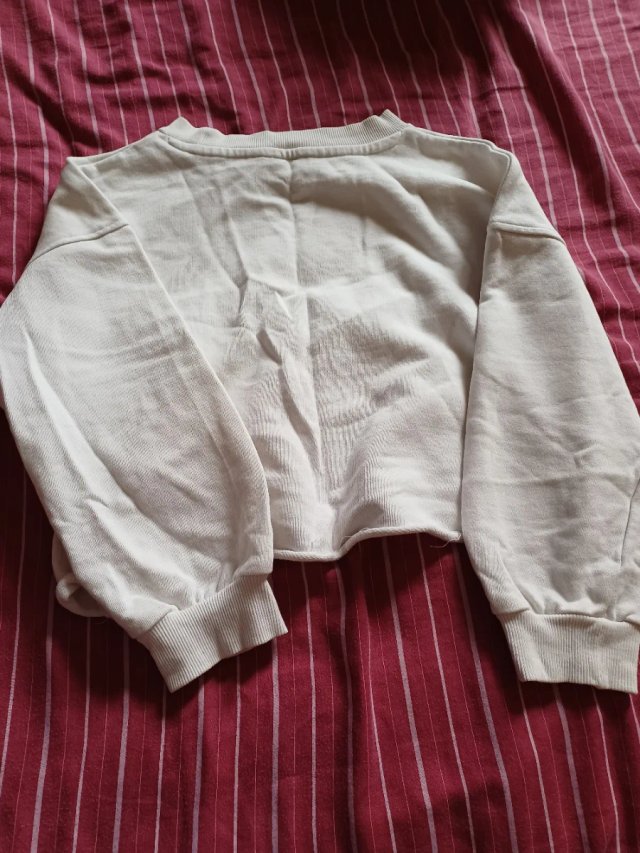 Sudaderas de niña de de varios colores cada una 4€