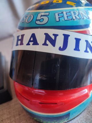 Casco despertador y coche