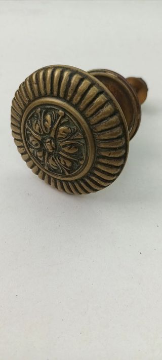 Pomo metálico antiguo