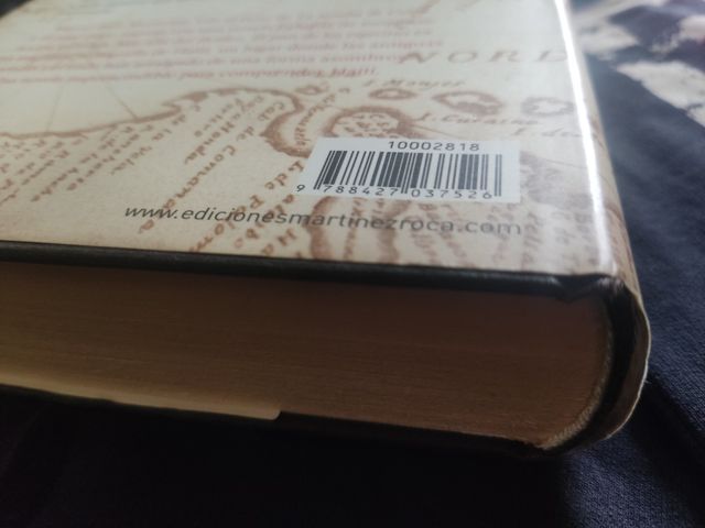 Sudadera negra y "El país de los espíritus