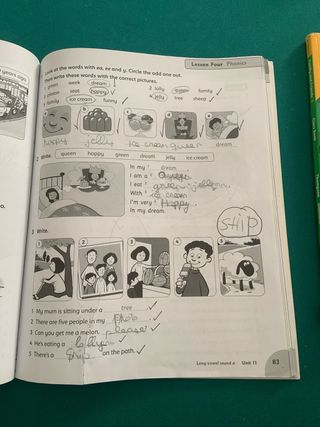 3 libros de  ingles Family and friends 3