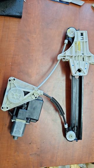 MOTOR ELEVALUNAS TRASETRO DERECHO VW POLO R6