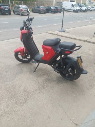 Moto NIU 100% eléctricas