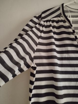 Camiseta HM rayas blancas y negra