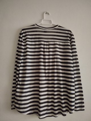 Camiseta HM rayas blancas y negra