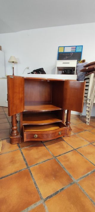 Mueble de TV con ruedas