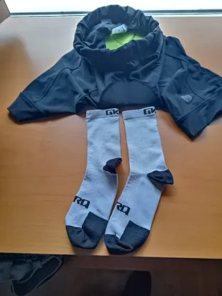 Pantalón bici AGU hombre t/XL + calcetines regalo.