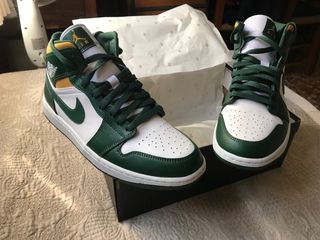 Jordan 1 mid color blanco y verde