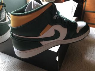Jordan 1 mid color blanco y verde