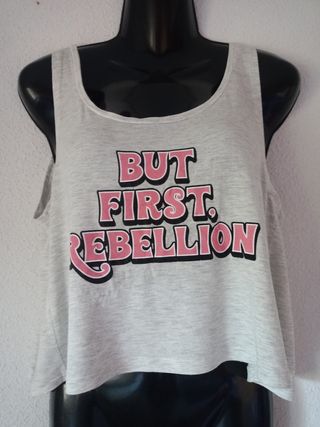 Camiseta de chica tirantes. Pull&Bear