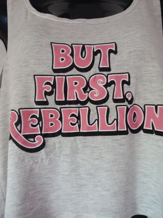 Camiseta de chica tirantes. Pull&Bear