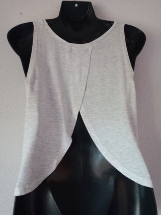 Camiseta de chica tirantes. Pull&Bear