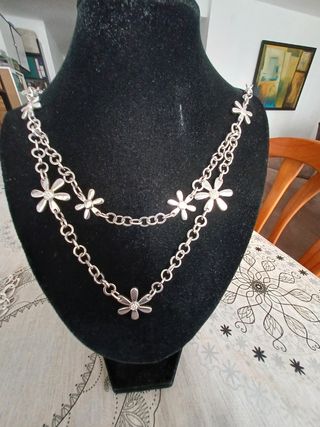 Collar original de la marca Folli Follie.