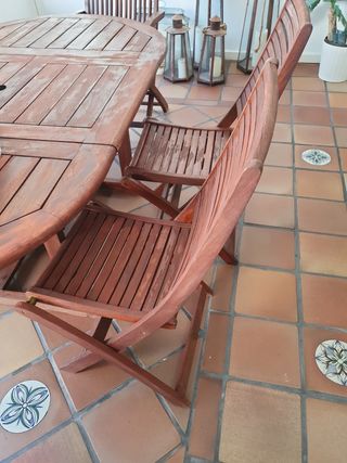 Mesa y sillas jardin