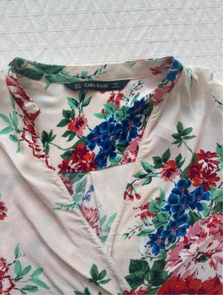 Blusa floral de Zara