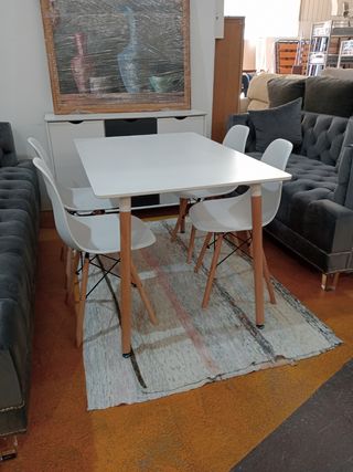 Mesa + 4 sillas (DINAMARCA)
