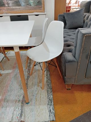 Mesa + 4 sillas (DINAMARCA)